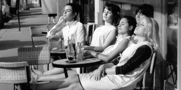 Dans un parcours prodigieux de plus de 350 photographies, découvrez l'œuvre du célèbre photographe Robert Doisneau.